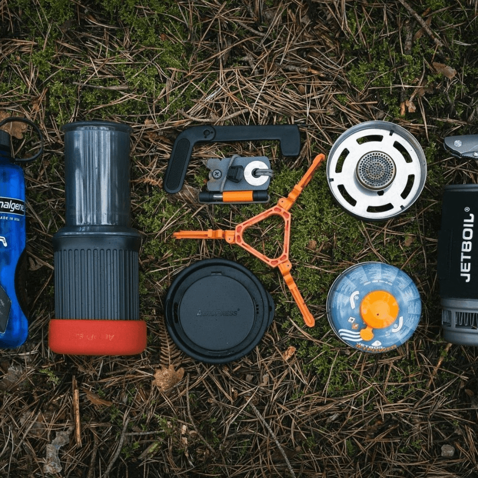 AeroPress Coffee Maker Go - Compact coffee press for perfect enjoyment on the go including 100 filters