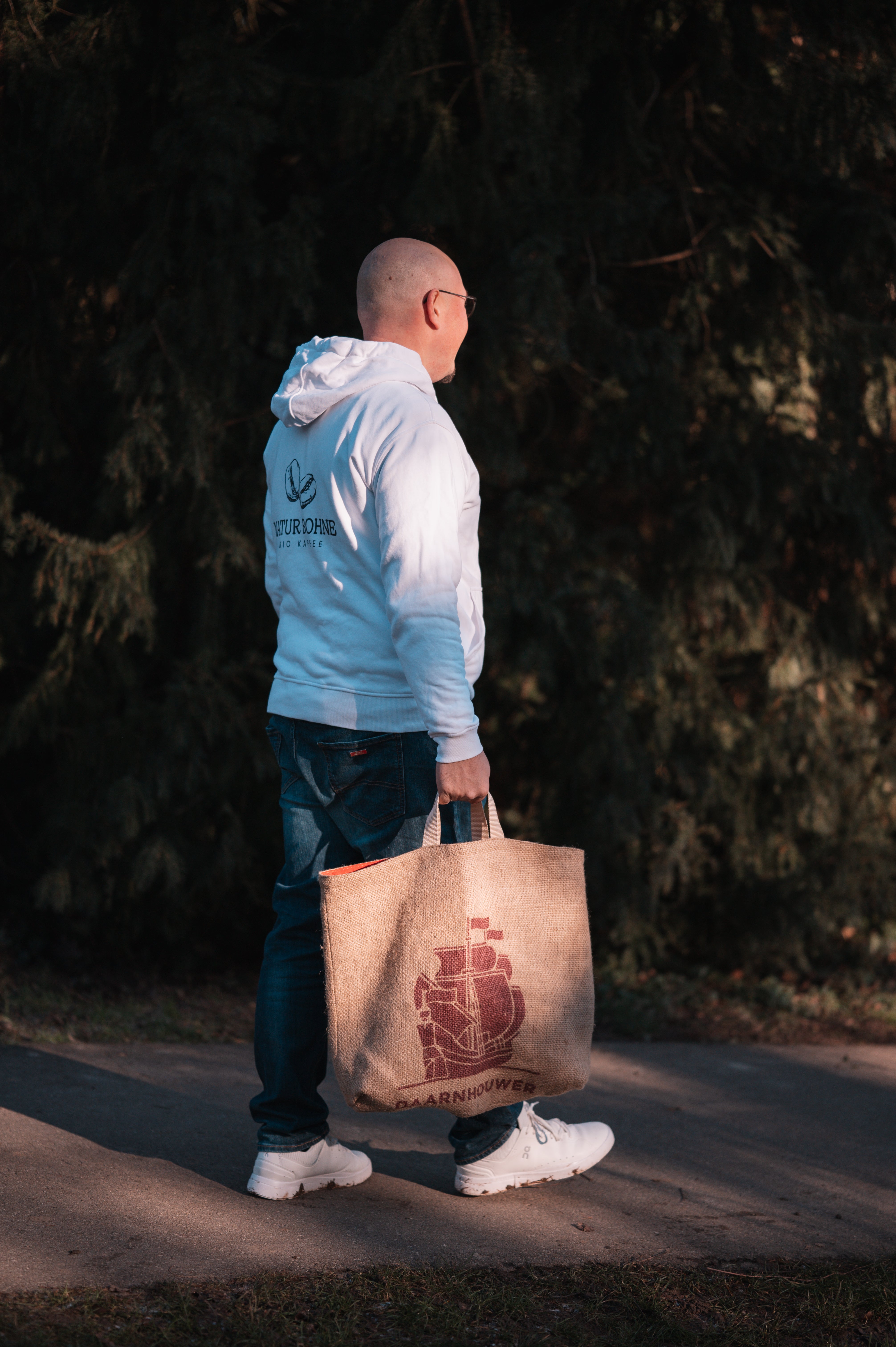 Sustainable shopping bag & beach bag – stylish, versatile and made from original coffee sacks