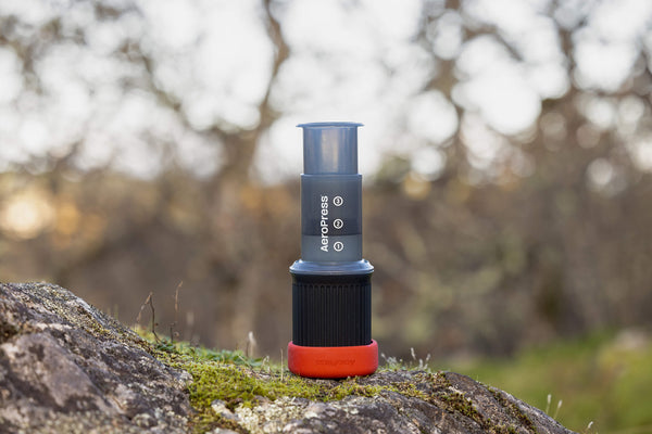 AeroPress Coffee Maker Go - Macchina da caffè compatta per un perfetto piacere in movimento, con 100 filtri inclusi.